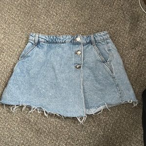 Zara light wash jean skort